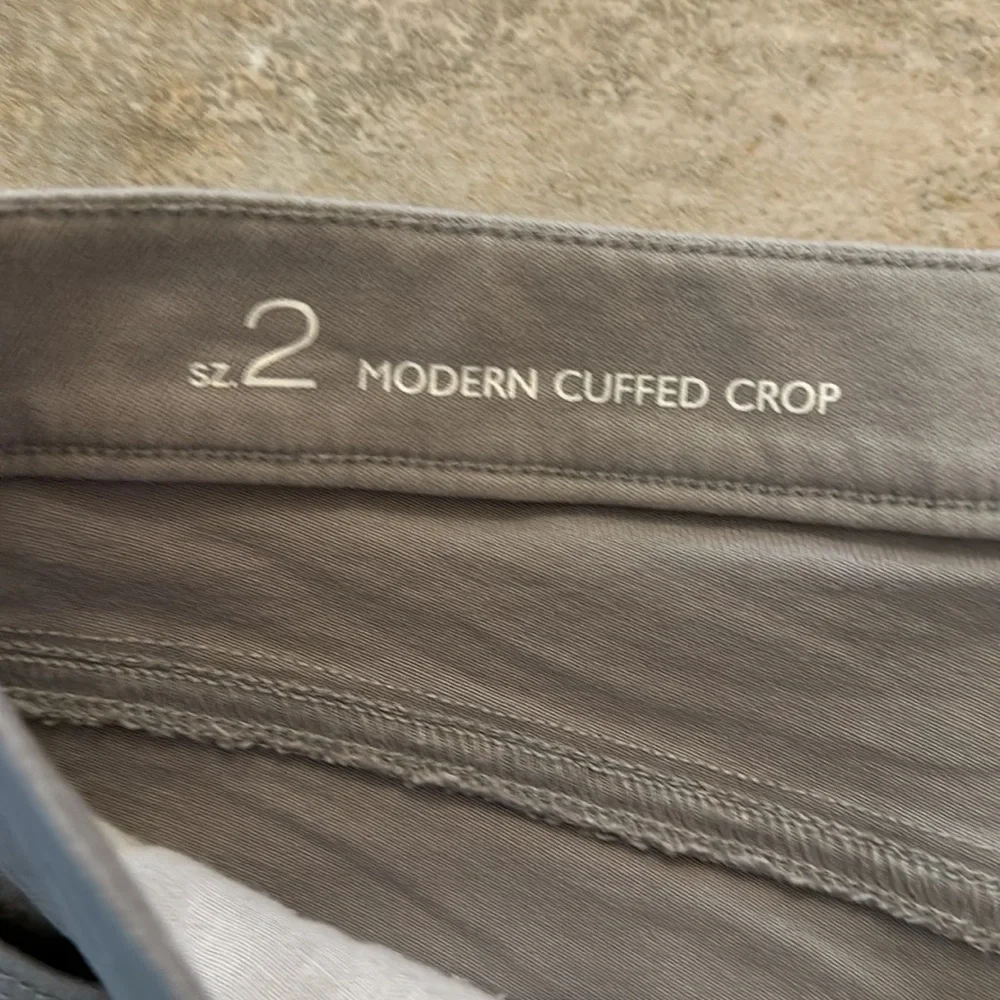 Loft Modern Cuffed Crop Jeans Size 2 - Picture 3 of 8